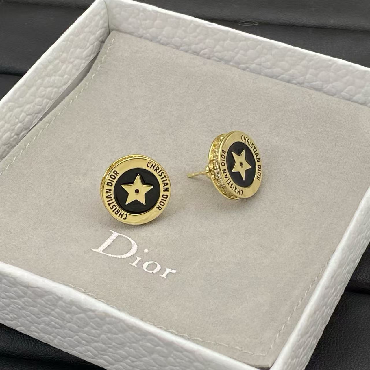 DIOR ファイブポインテッドスターレターラウンドイヤリング【50％割引+送料無料】
