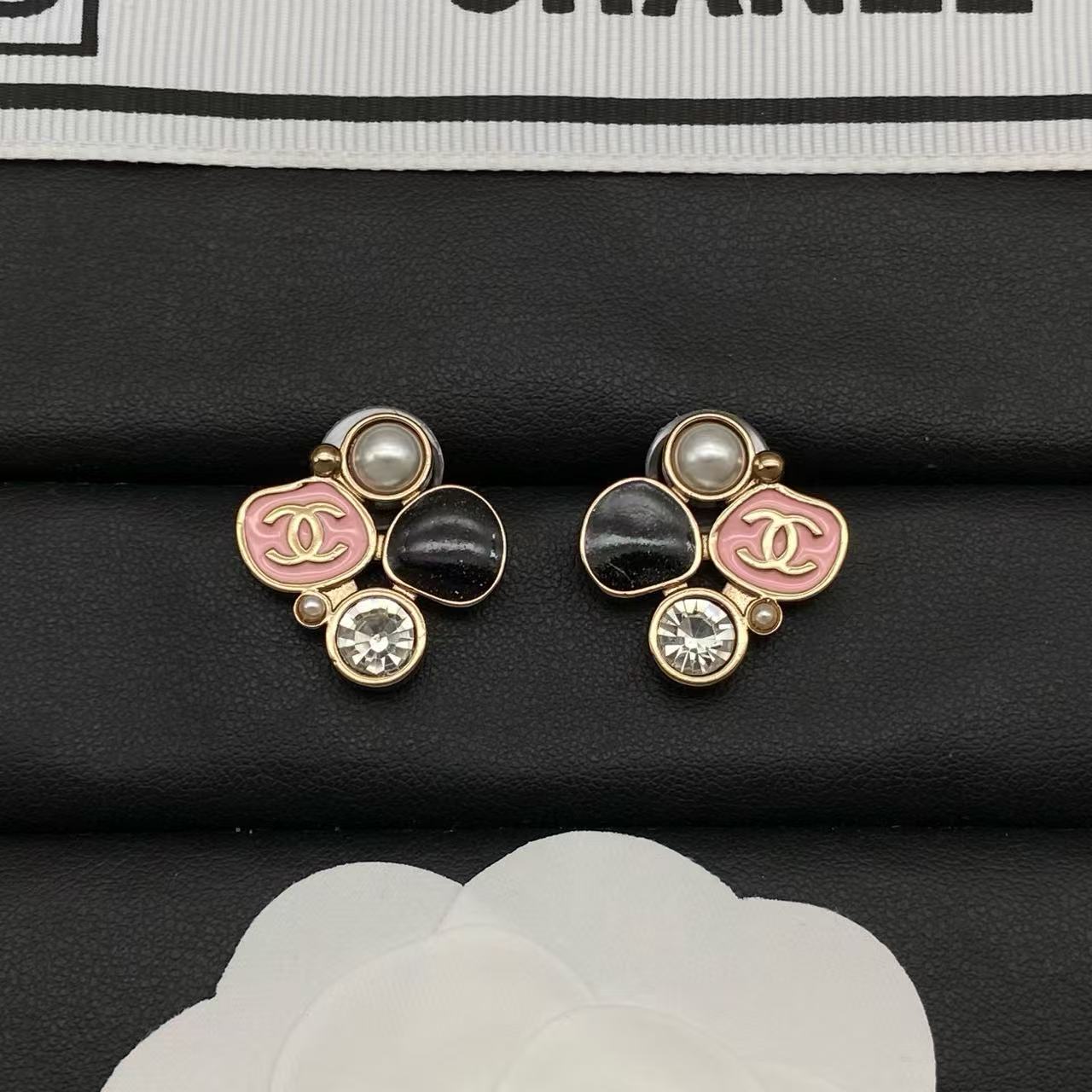 CHANE1 ダブルC パール＆ダイヤモンド スタッドピアス【50％割引+送料無料】