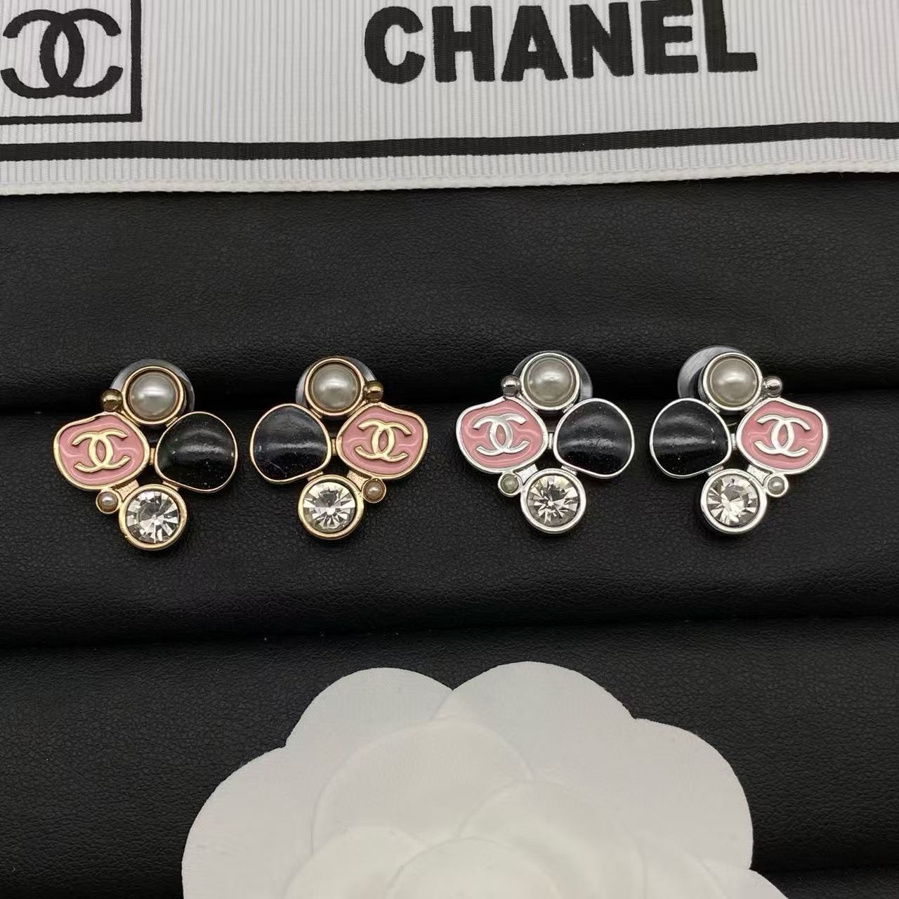 CHANE1 ダブルC パール＆ダイヤモンド スタッドピアス【50％割引+送料無料】