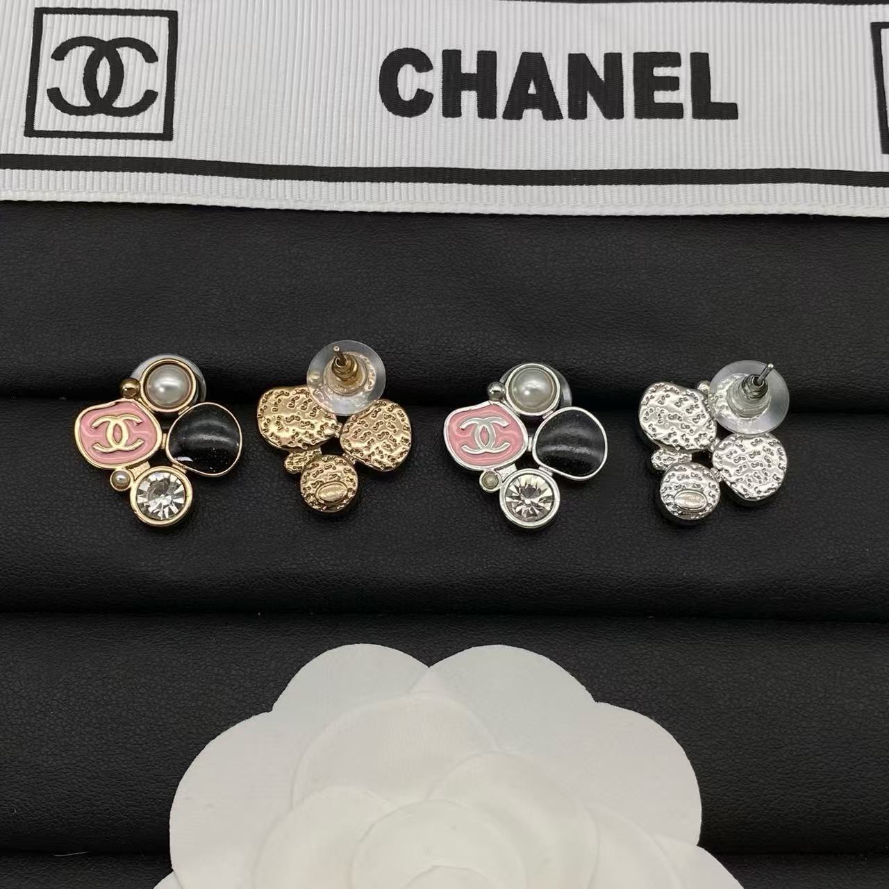 CHANE1 ダブルC パール＆ダイヤモンド スタッドピアス【50％割引+送料無料】