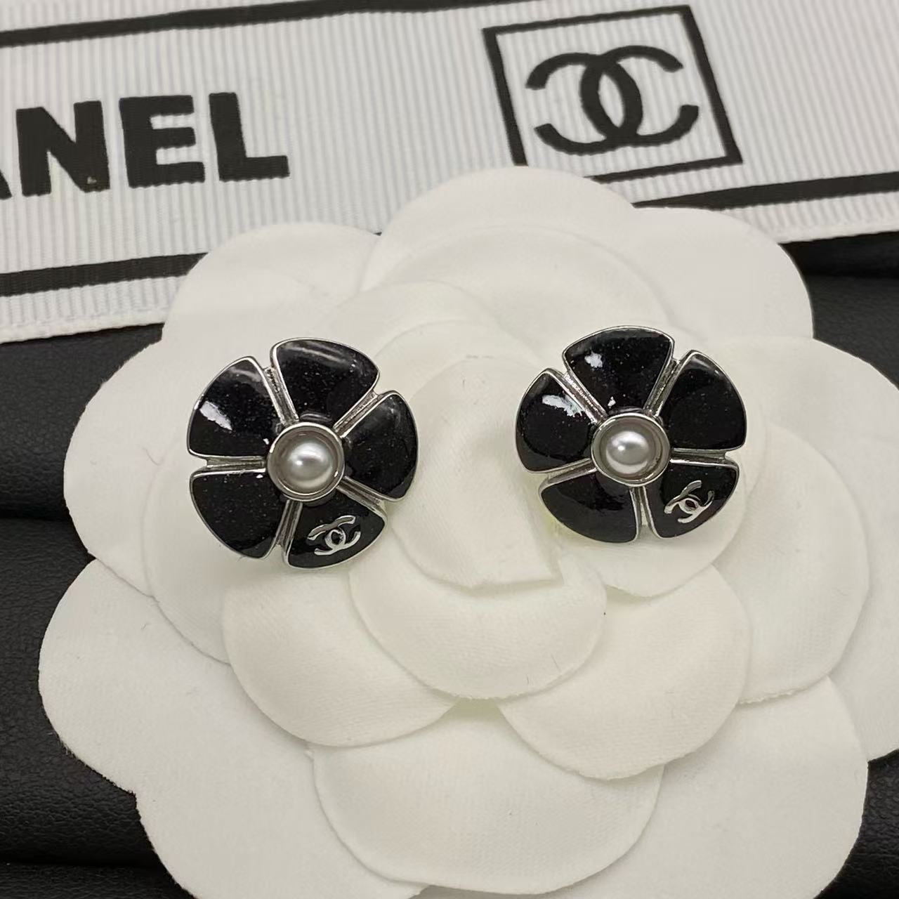 CHANE1 フラワー ダブルC パール スタッドピアス【50％割引+送料無料】