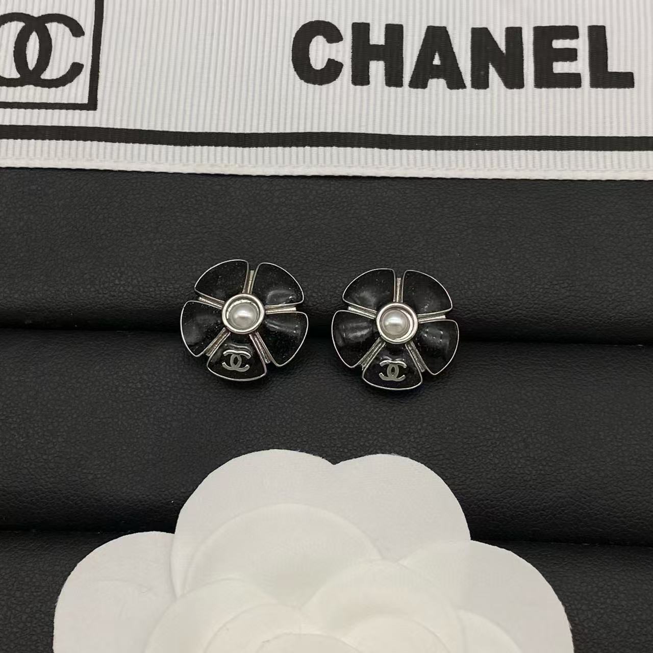 CHANE1 フラワー ダブルC パール スタッドピアス【50％割引+送料無料】