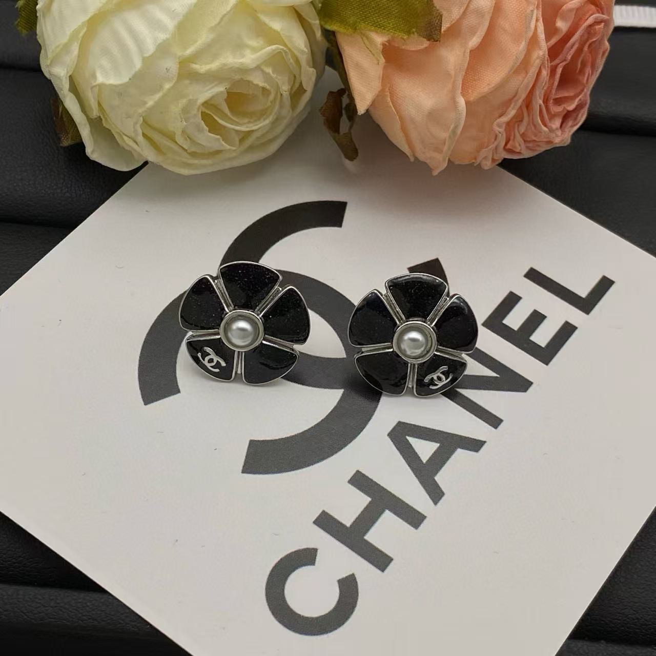 CHANE1 フラワー ダブルC パール スタッドピアス【50％割引+送料無料】