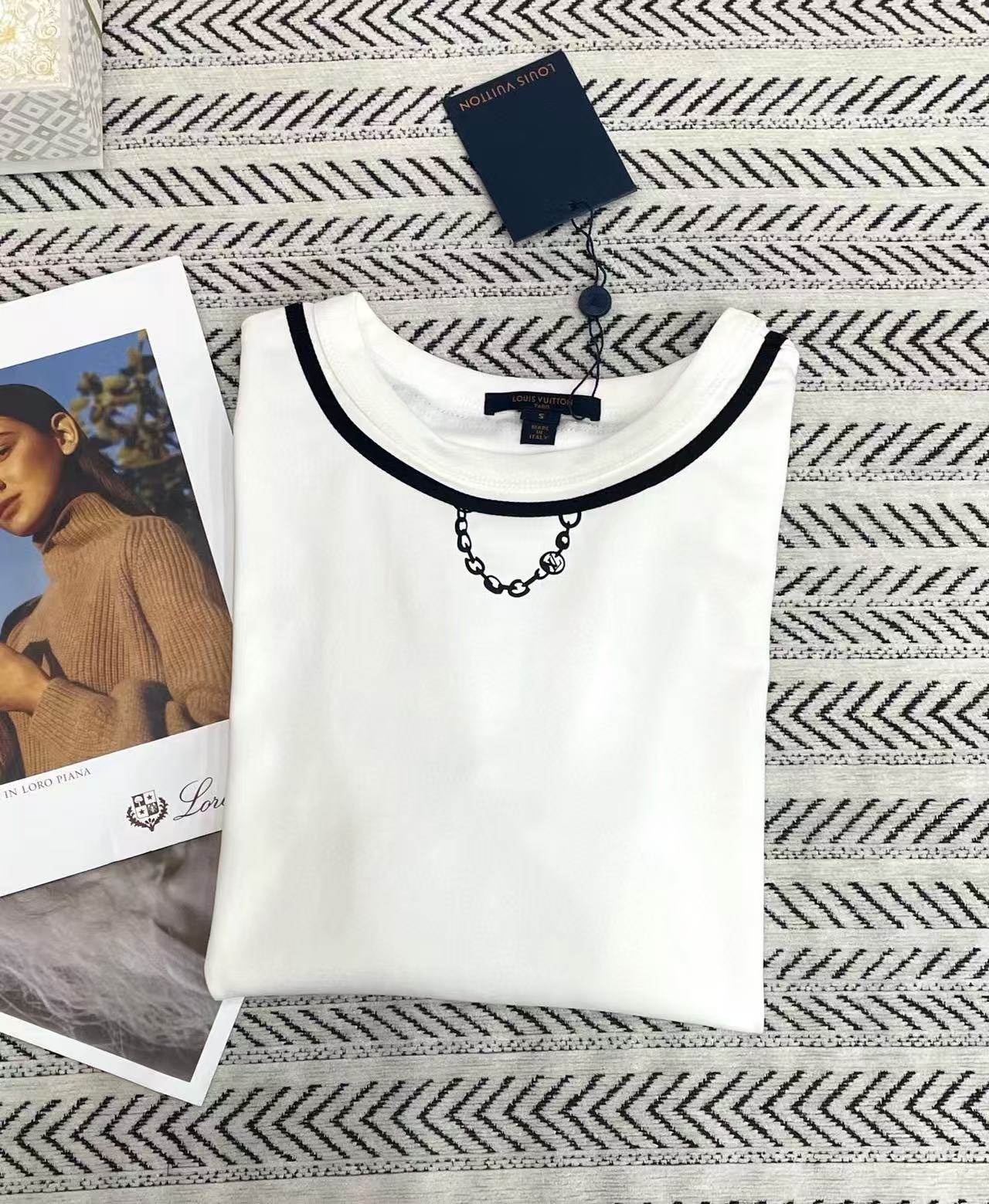 LVチェーンのブラック＆ホワイトカラーブロックTシャツ【50％割引+送料無料】