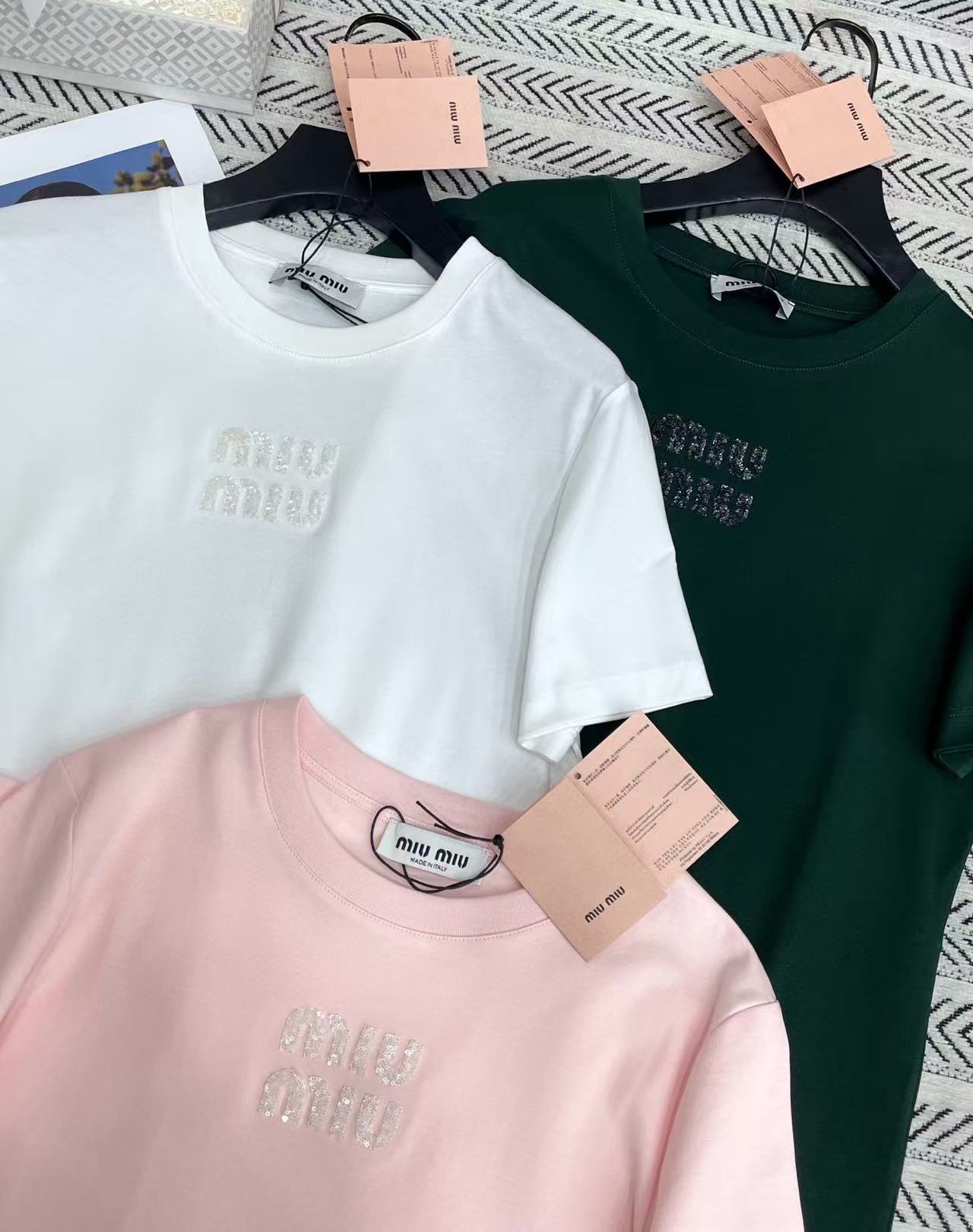 M1UM1U シンプルビーズレターTシャツ【50％割引+送料無料】