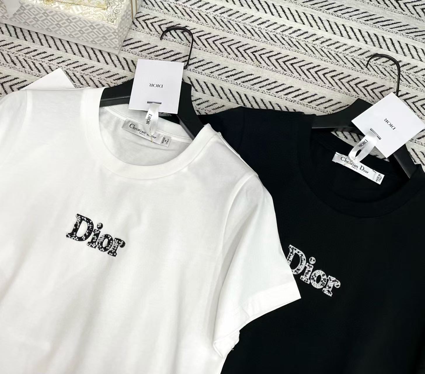 DIOR ハンドビーズ レター Tシャツ【50％割引+送料無料】