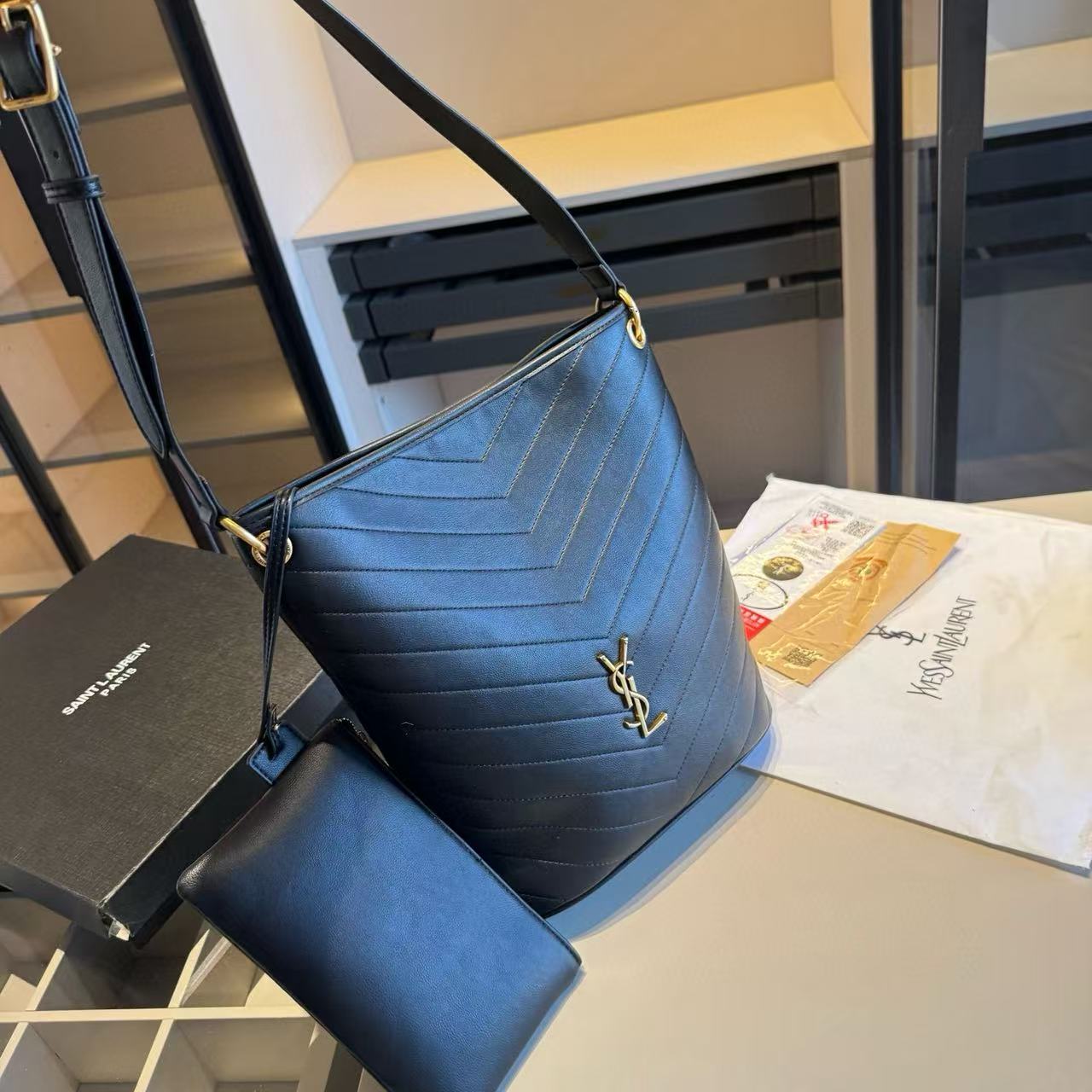 YSL レザーバケットバッグ【50％割引+送料無料】