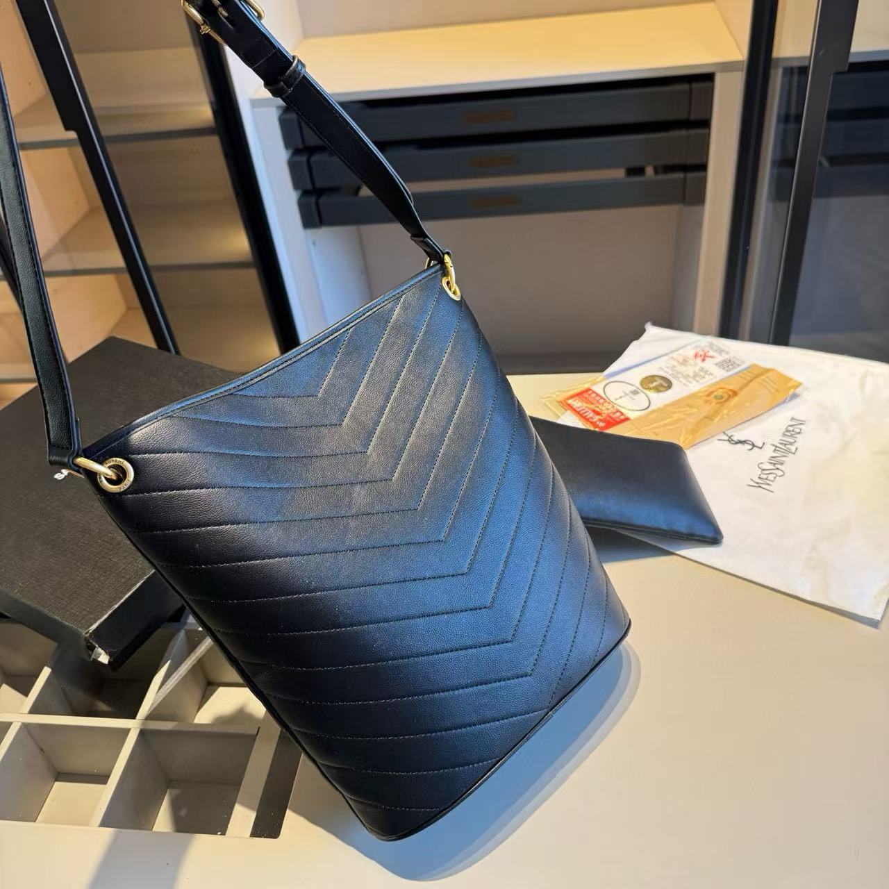 YSL レザーバケットバッグ【50％割引+送料無料】