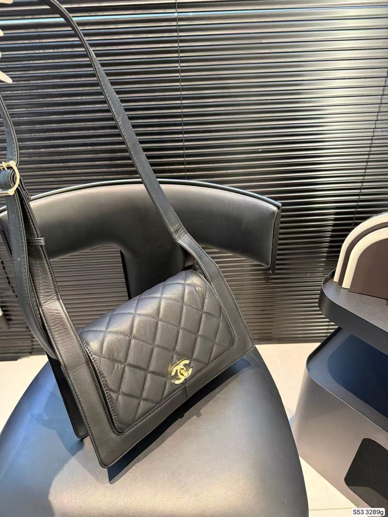 CHANE1 ダブルC レザーショルダーバッグ【50％割引+送料無料】