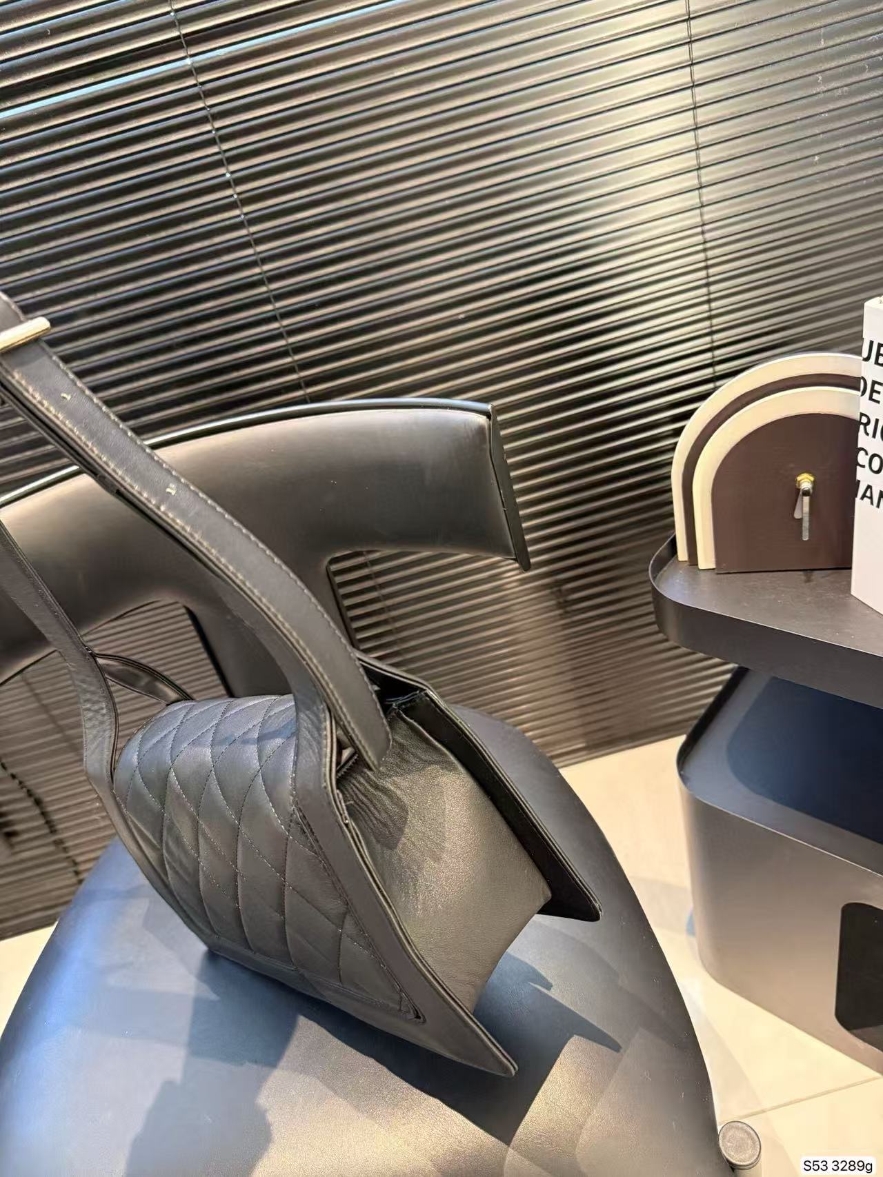 CHANE1 ダブルC レザーショルダーバッグ【50％割引+送料無料】