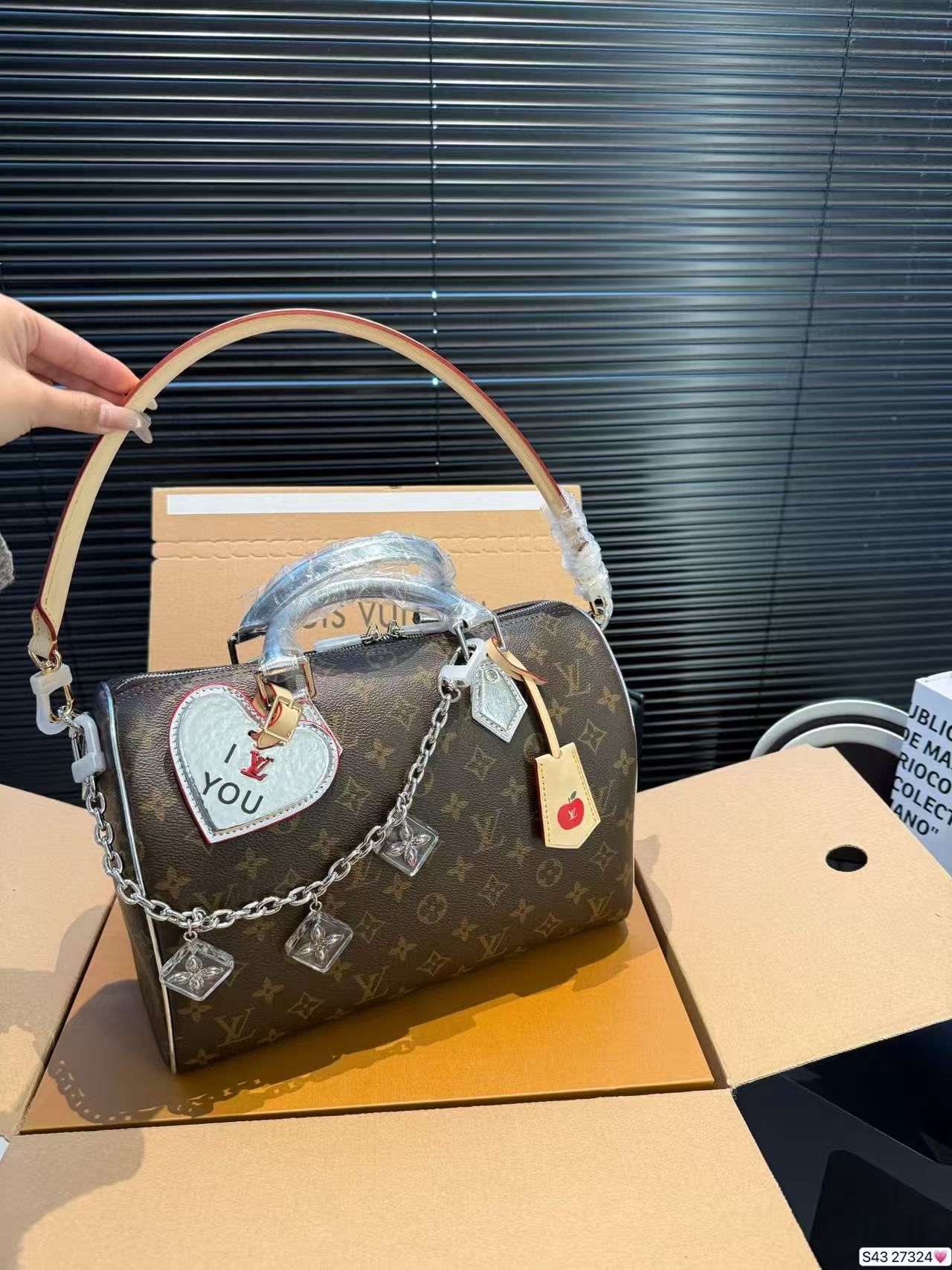 LVチェーンハンドバッグ【50％割引+送料無料】