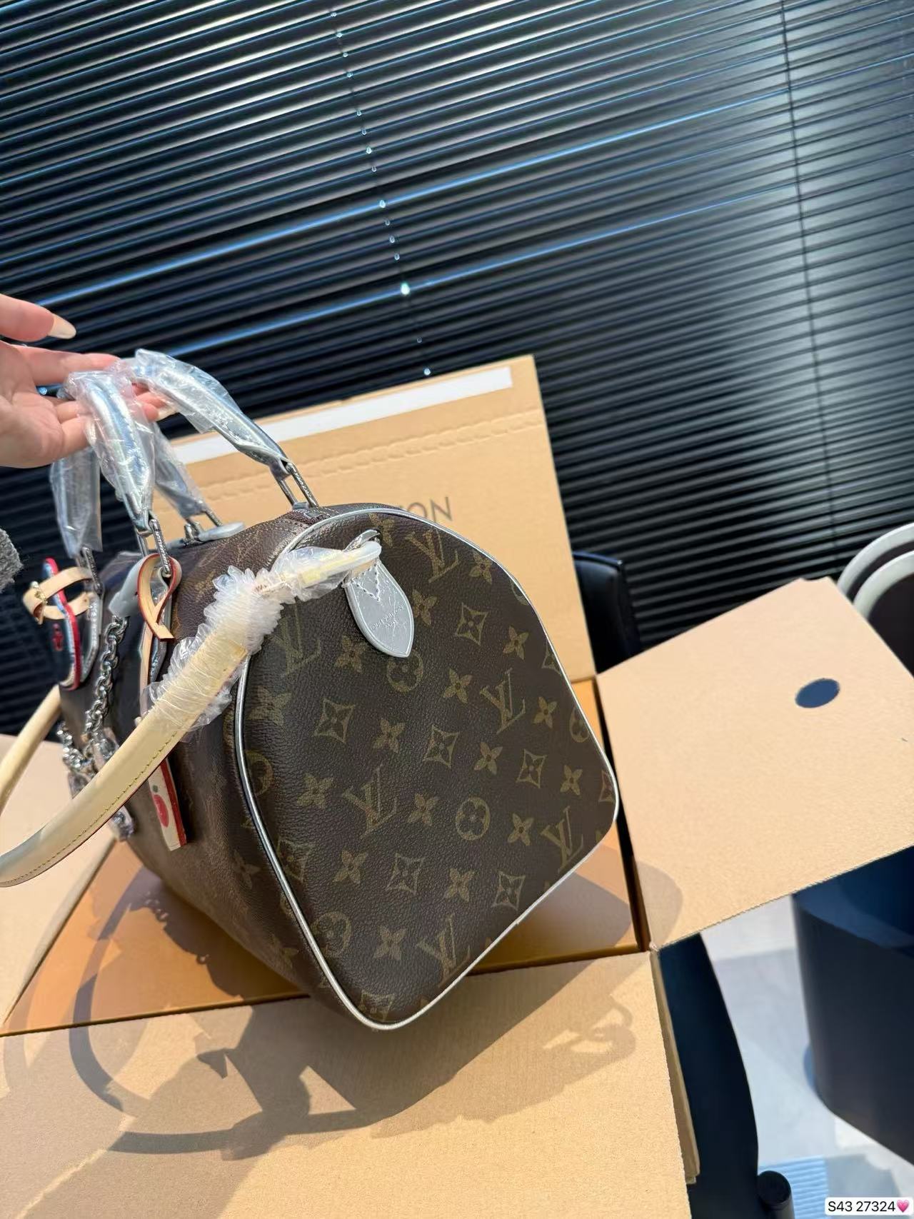 LVチェーンハンドバッグ【50％割引+送料無料】