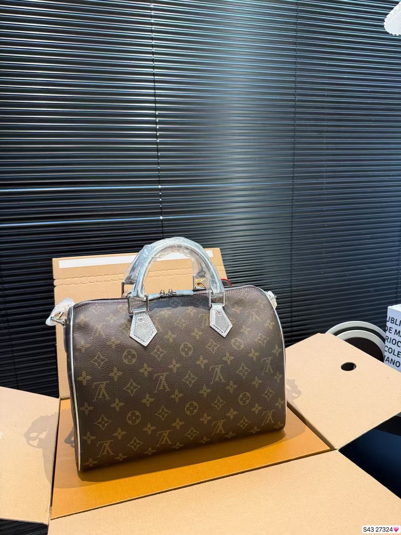 LVチェーンハンドバッグ【50％割引+送料無料】