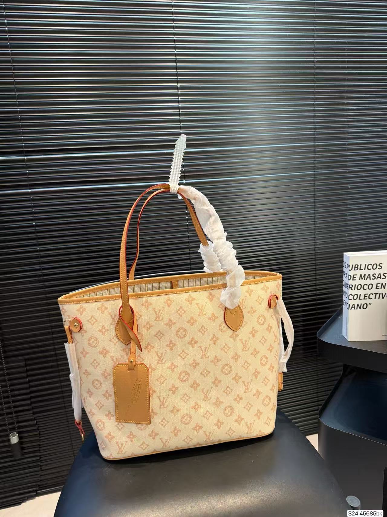 LV Neverfull買い物袋【50％割引+送料無料】