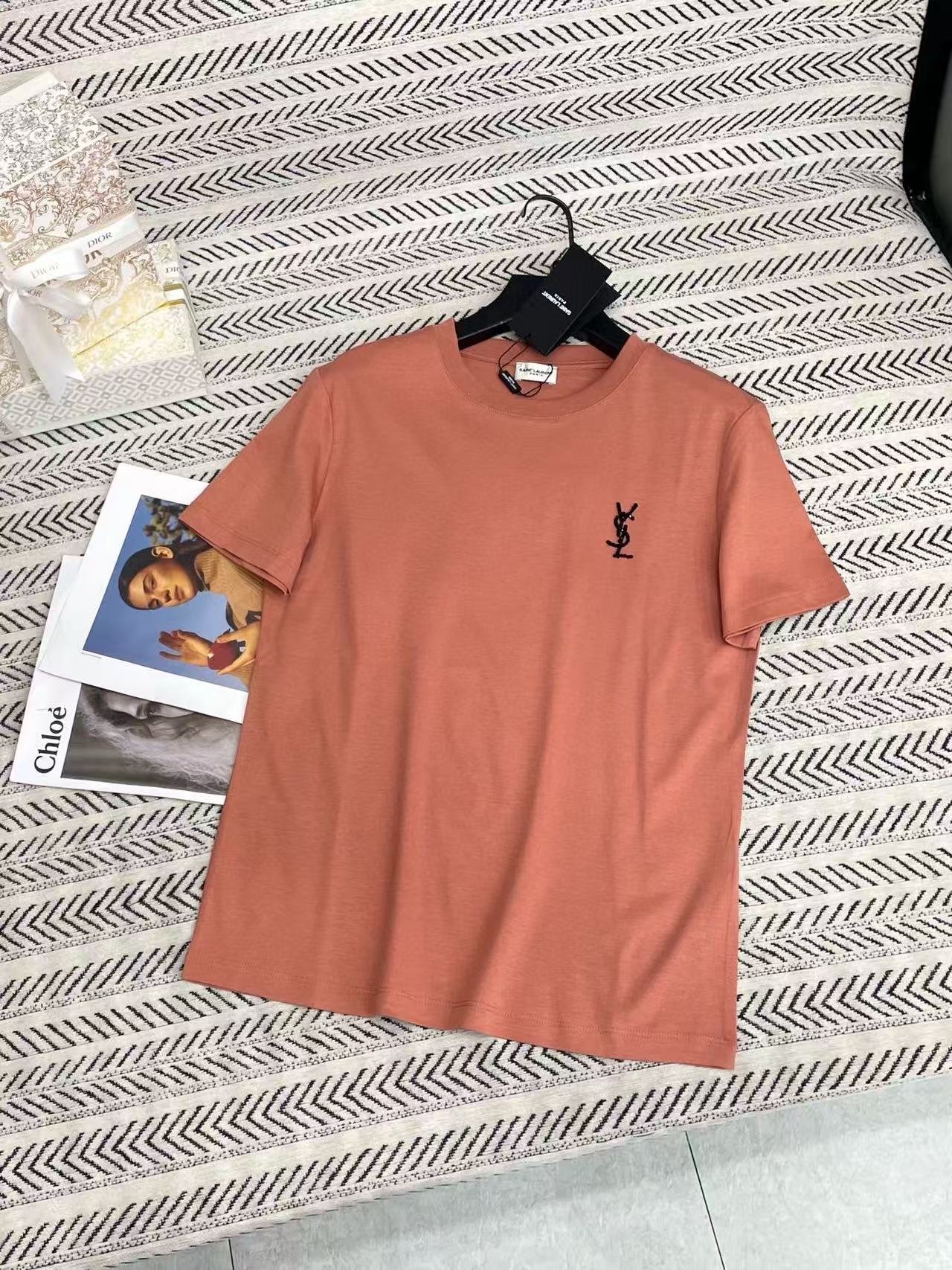 YSL ミニマリスト 刺繍ロゴ Tシャツ【50％割引+送料無料】