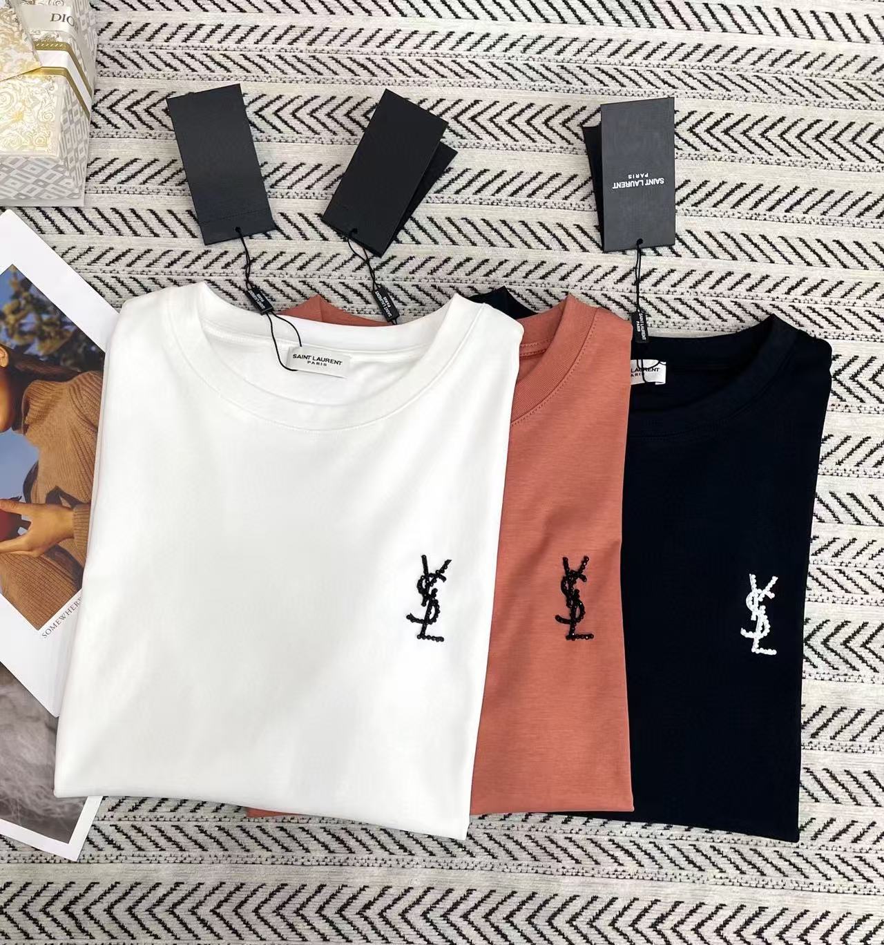 YSL ミニマリスト 刺繍ロゴ Tシャツ【50％割引+送料無料】