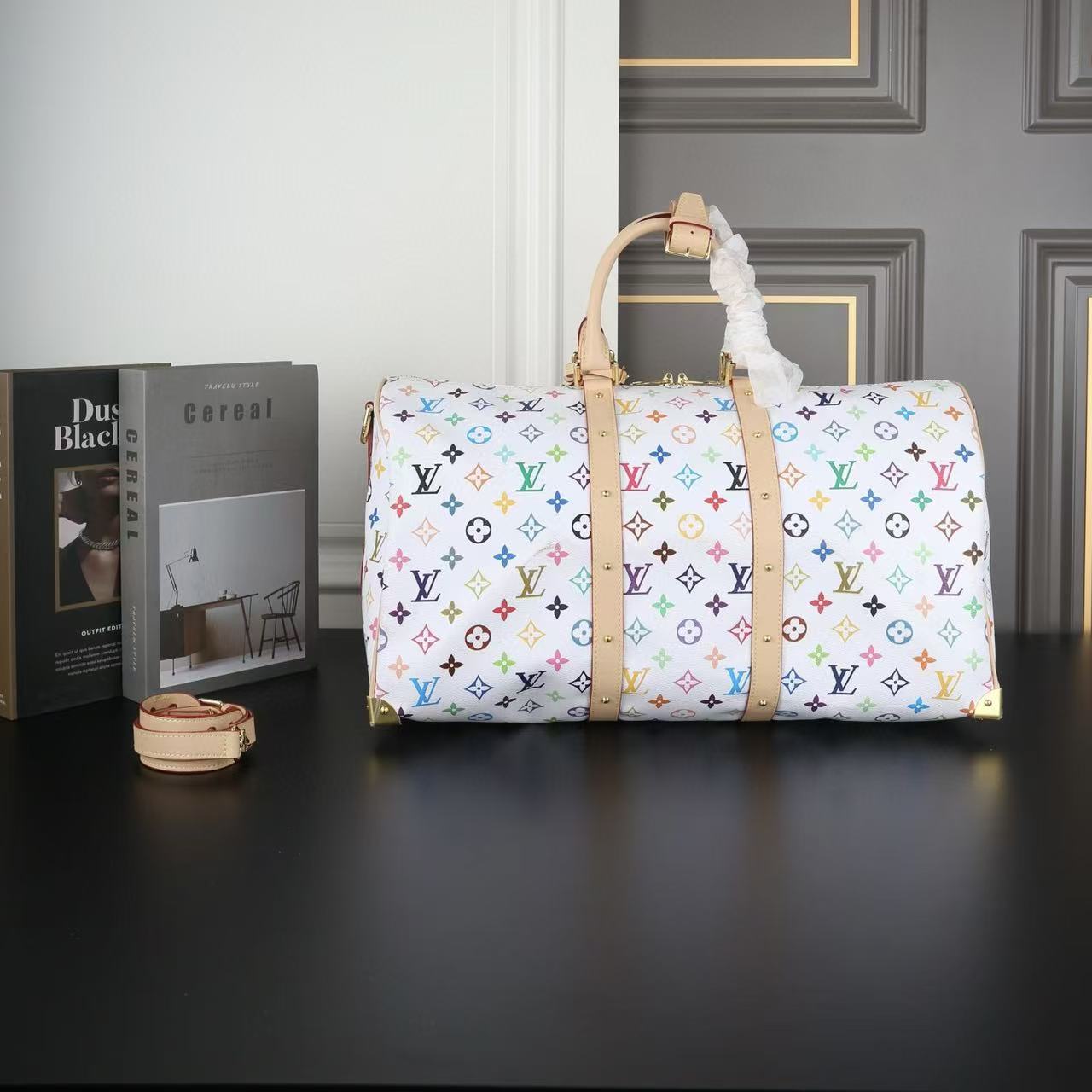 LVのカラフルプリントトラベルバッグ【50％割引+送料無料】