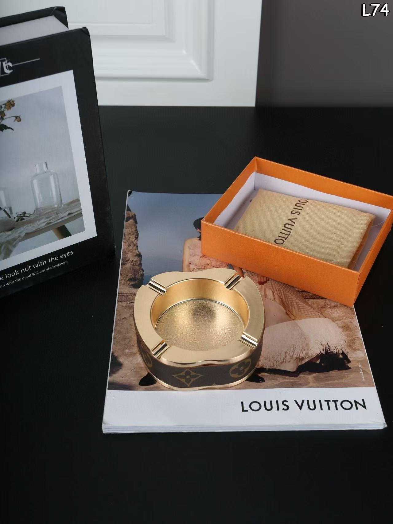 LV四つ葉のクローバー灰皿【50％割引+送料無料】