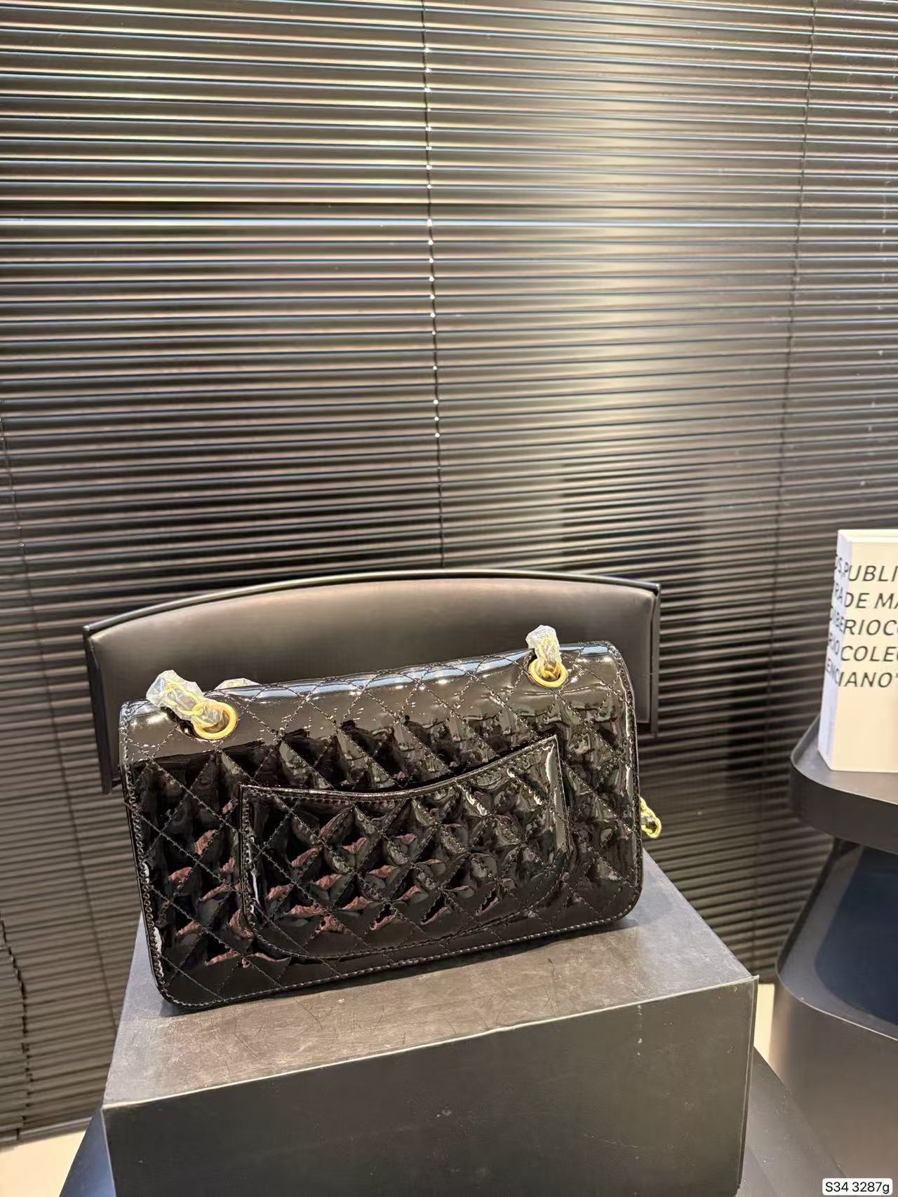 CHANE1 パテントレザー チェーンショルダー/クロスボディバッグ【50％割引+送料無料】