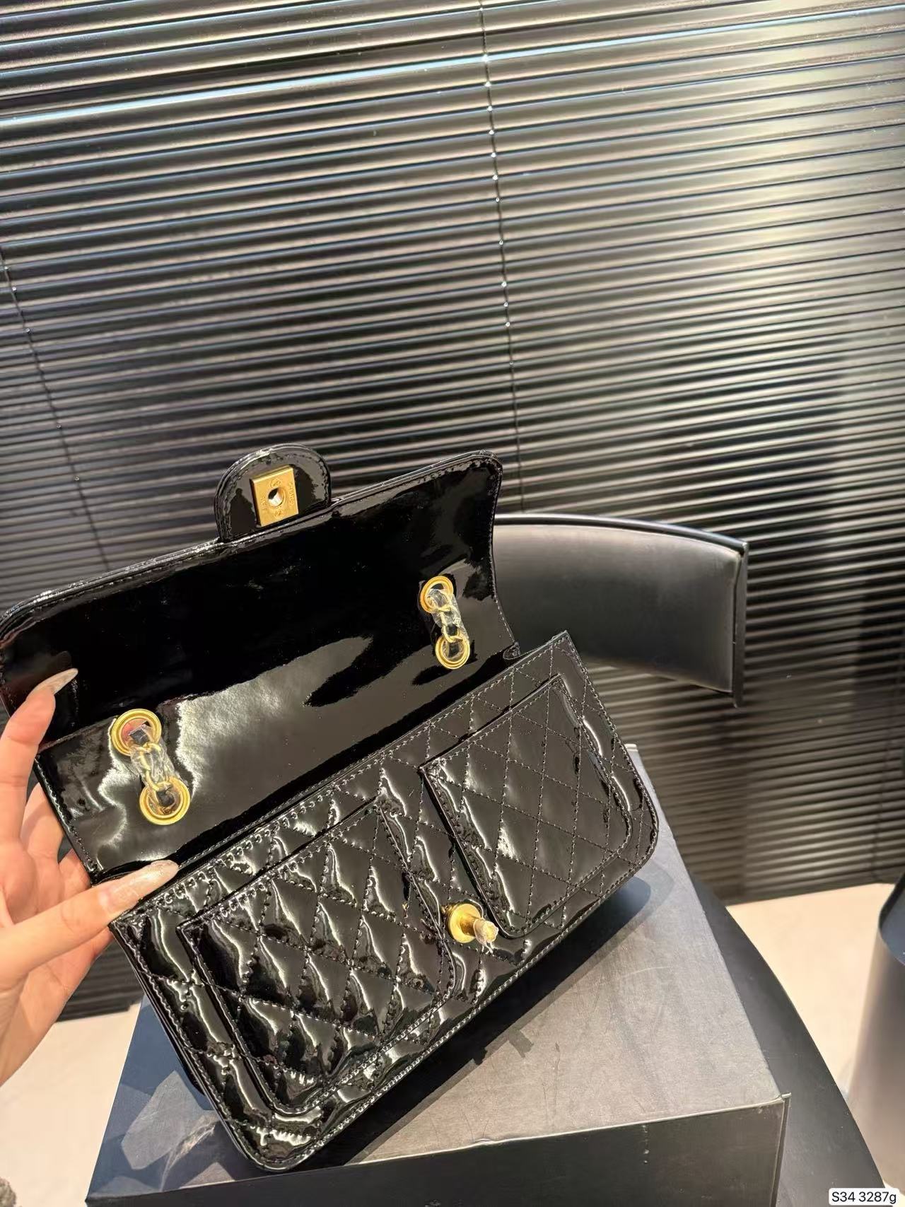 CHANE1 パテントレザー チェーンショルダー/クロスボディバッグ【50％割引+送料無料】