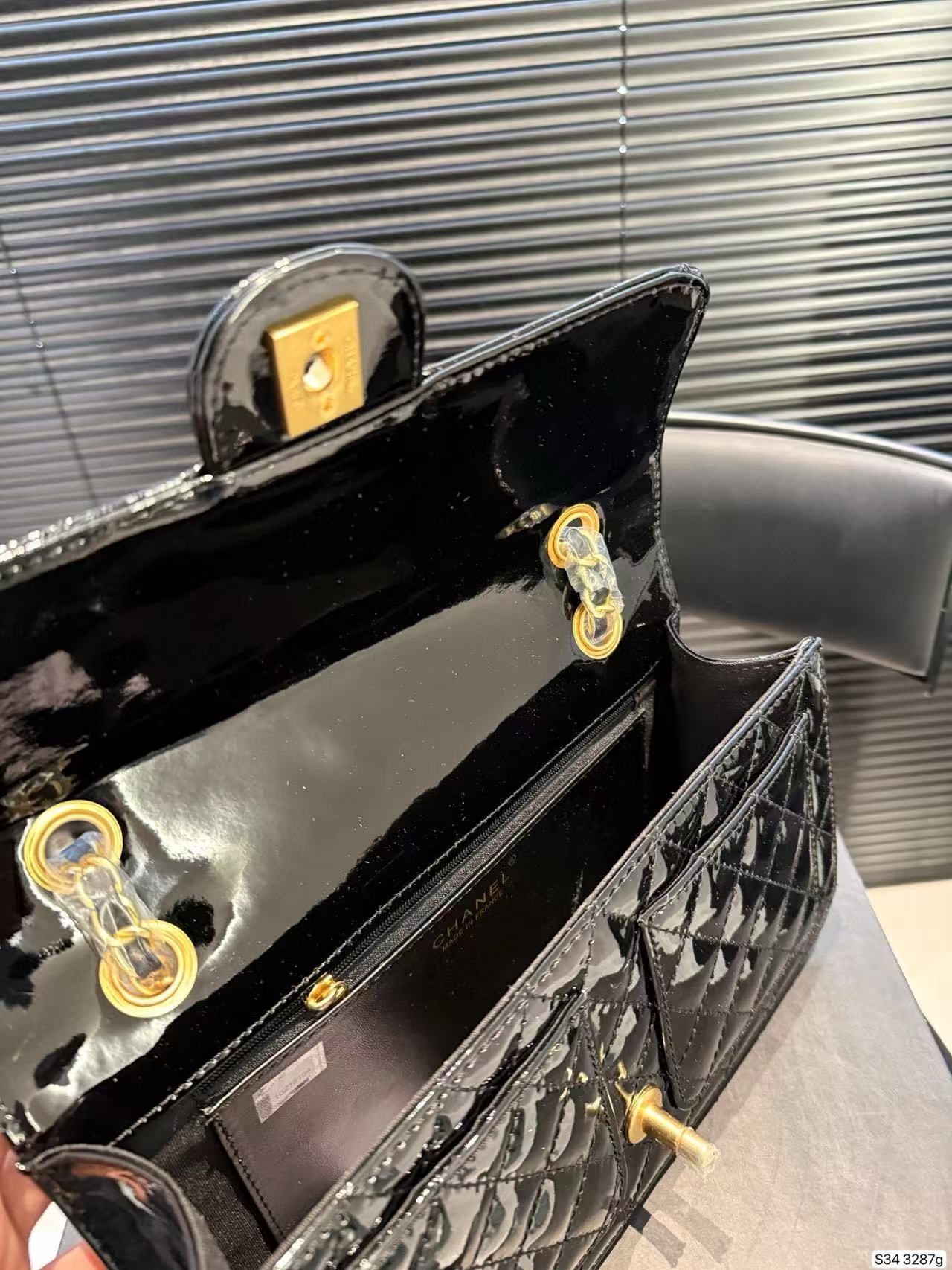 CHANE1 パテントレザー チェーンショルダー/クロスボディバッグ【50％割引+送料無料】