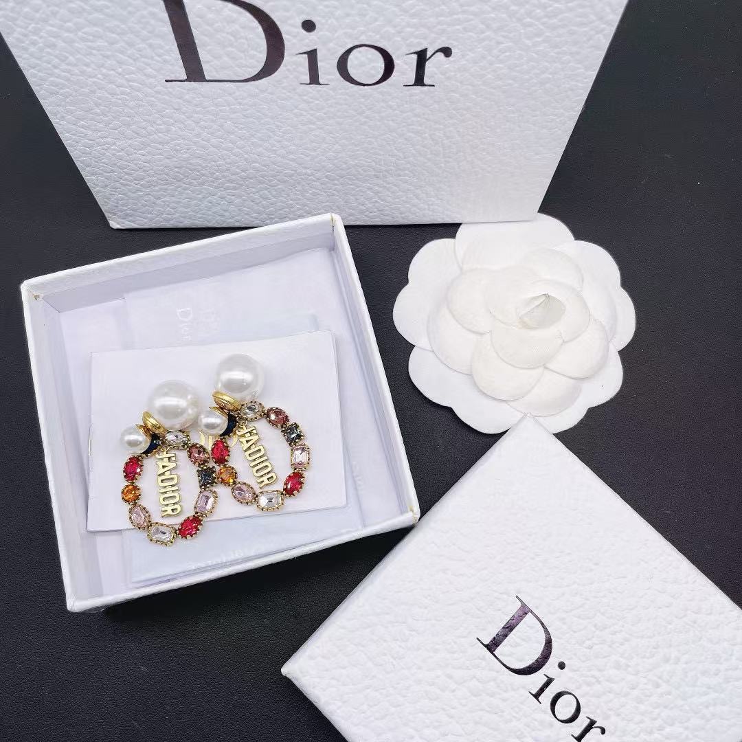 DI0Rパールとダイヤモンドのレタースタッドイヤリング【50％割引+送料無料】