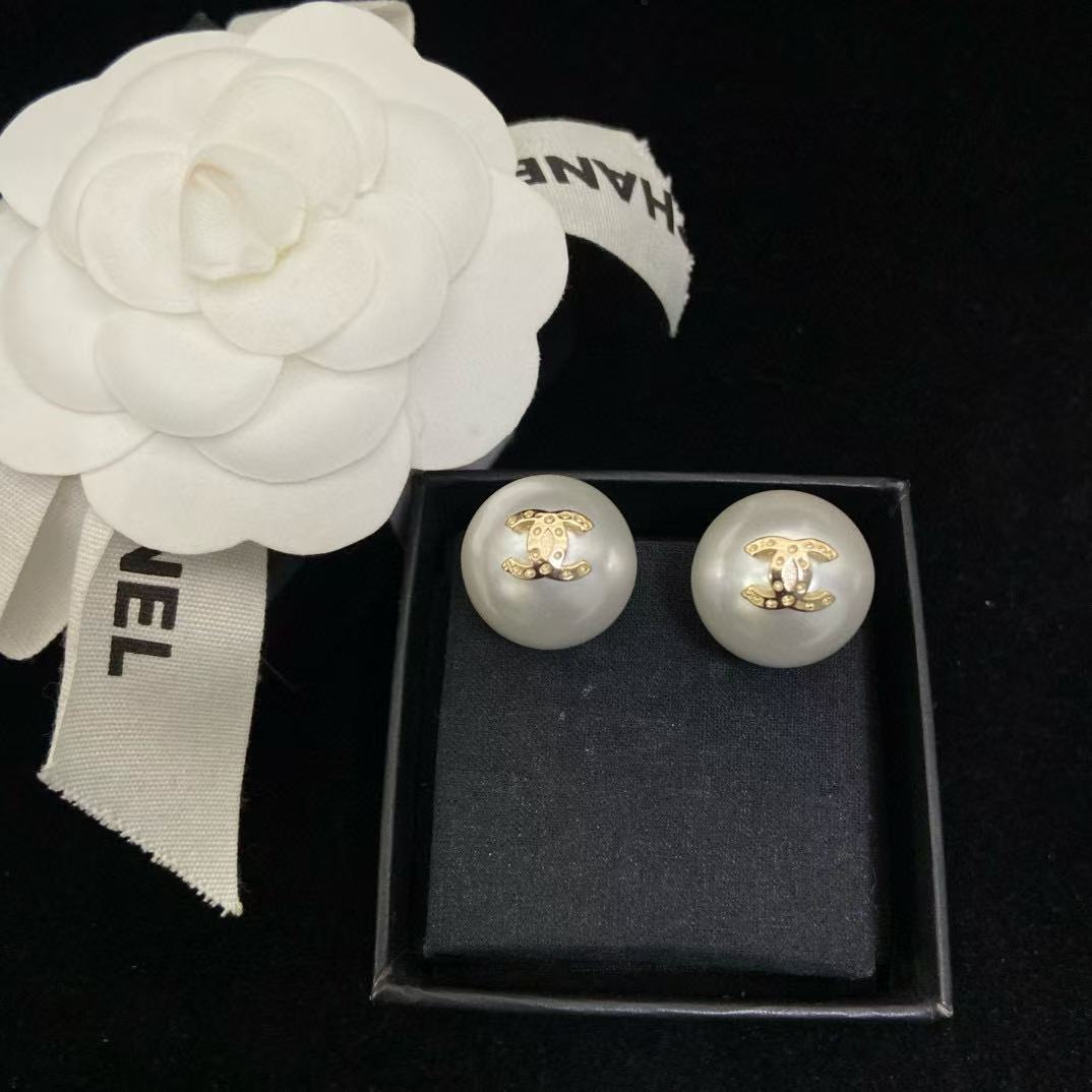 CHANE1 ダブルC パール スタッドピアス【50％割引+送料無料】