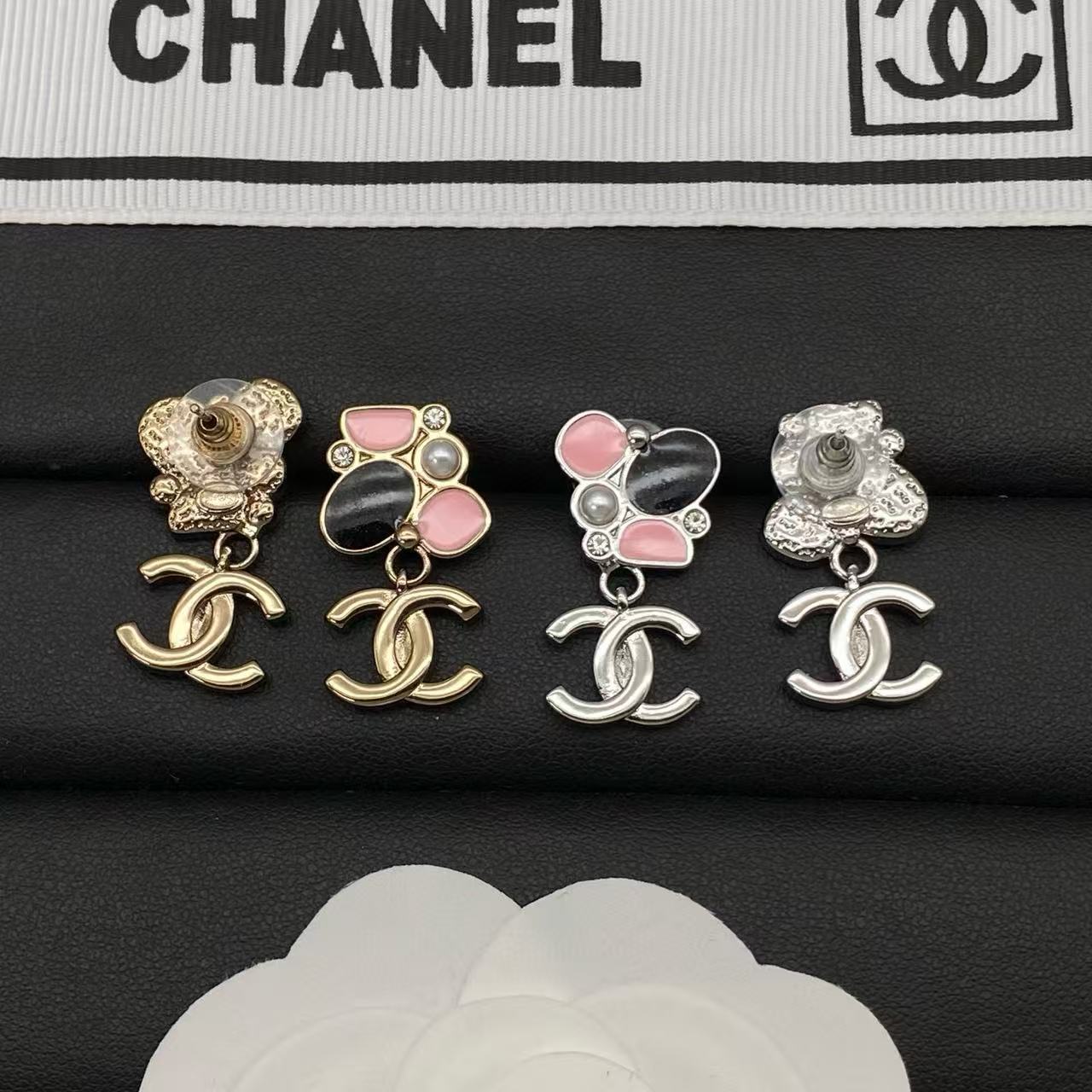 CHANE1 ダブルC ツートンスタッドピアス【50％割引+送料無料】