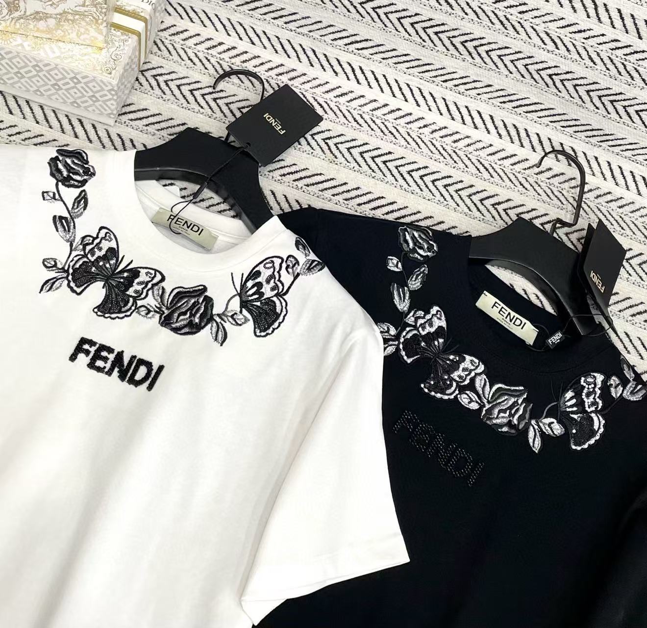 FEND1 ボウエンブロイダリー ハンドビーズ レターTシャツ【50％割引+送料無料】