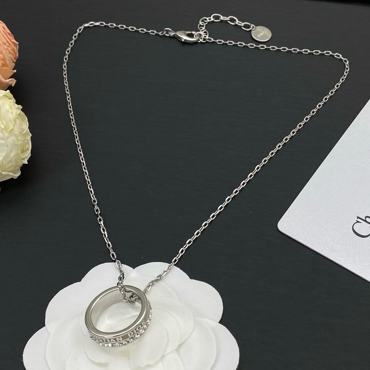 DIOR サークルレター ダイヤモンドネックレス【50％割引+送料無料】