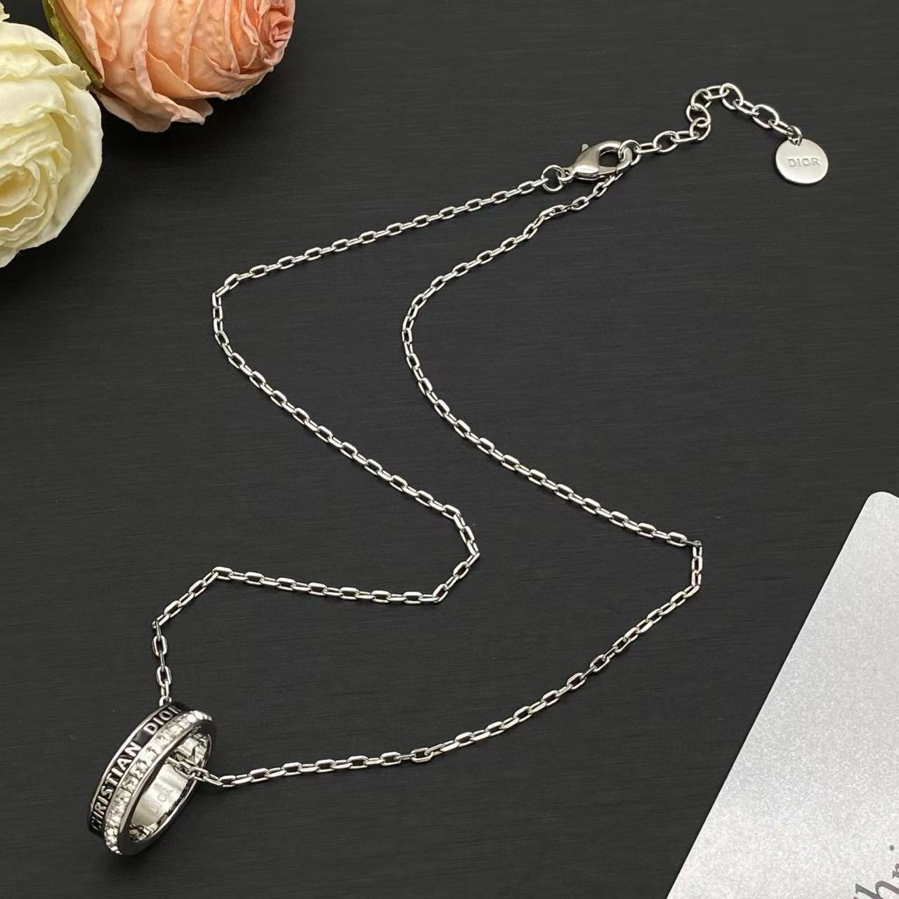 DIOR サークルレター ダイヤモンドネックレス【50％割引+送料無料】
