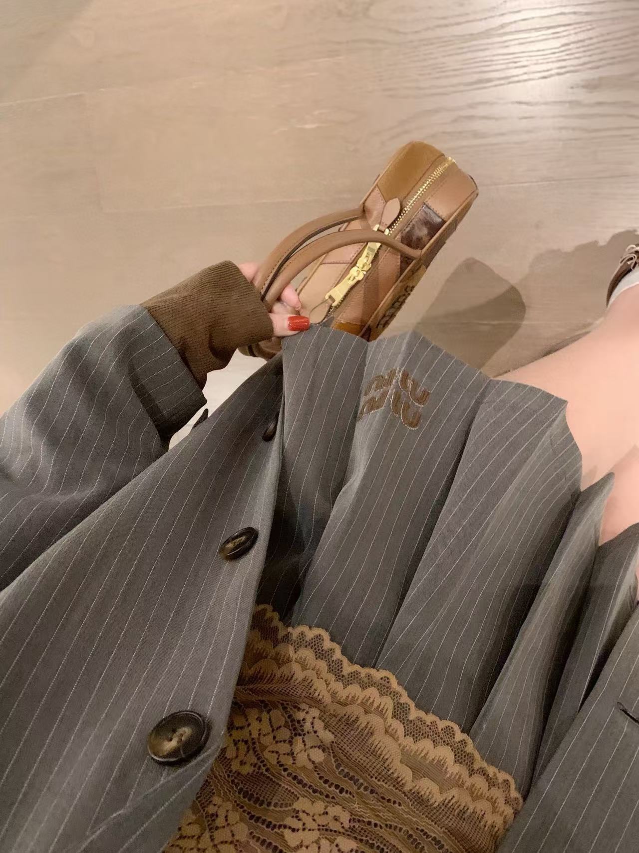 M1UM1U ラペルストライプスーツとスカートのツーピーススーツセット【50％割引+送料無料】