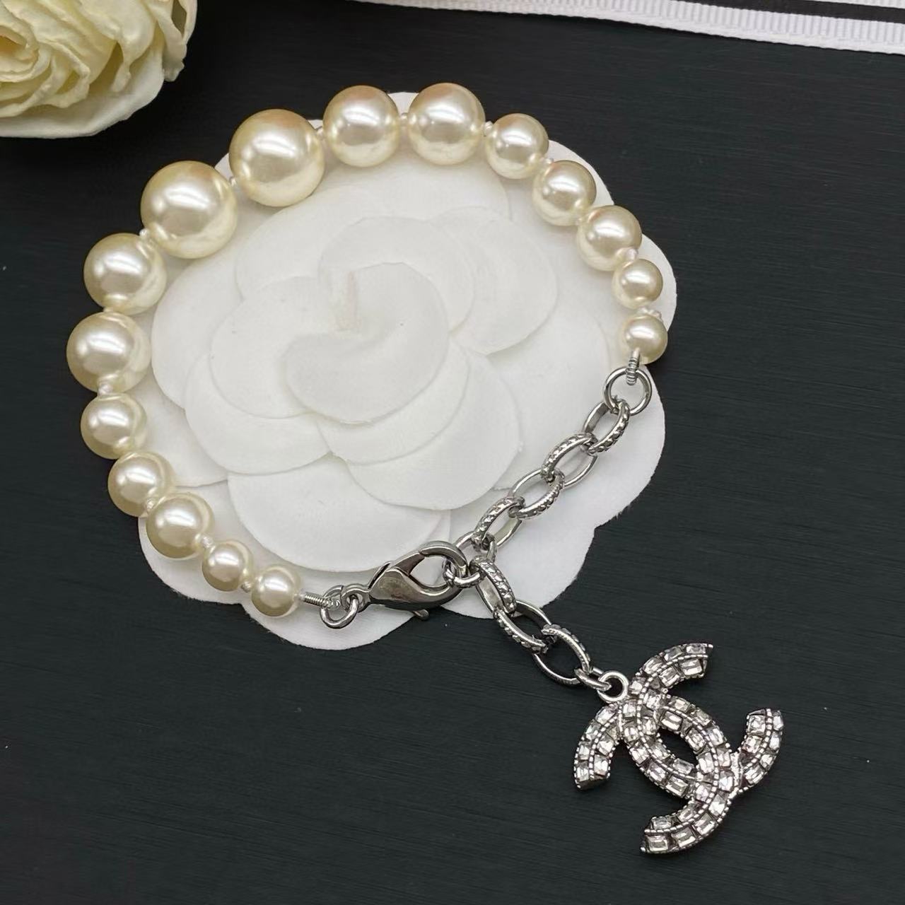 CHANE1 ダブルC パールブレスレット【50％割引+送料無料】
