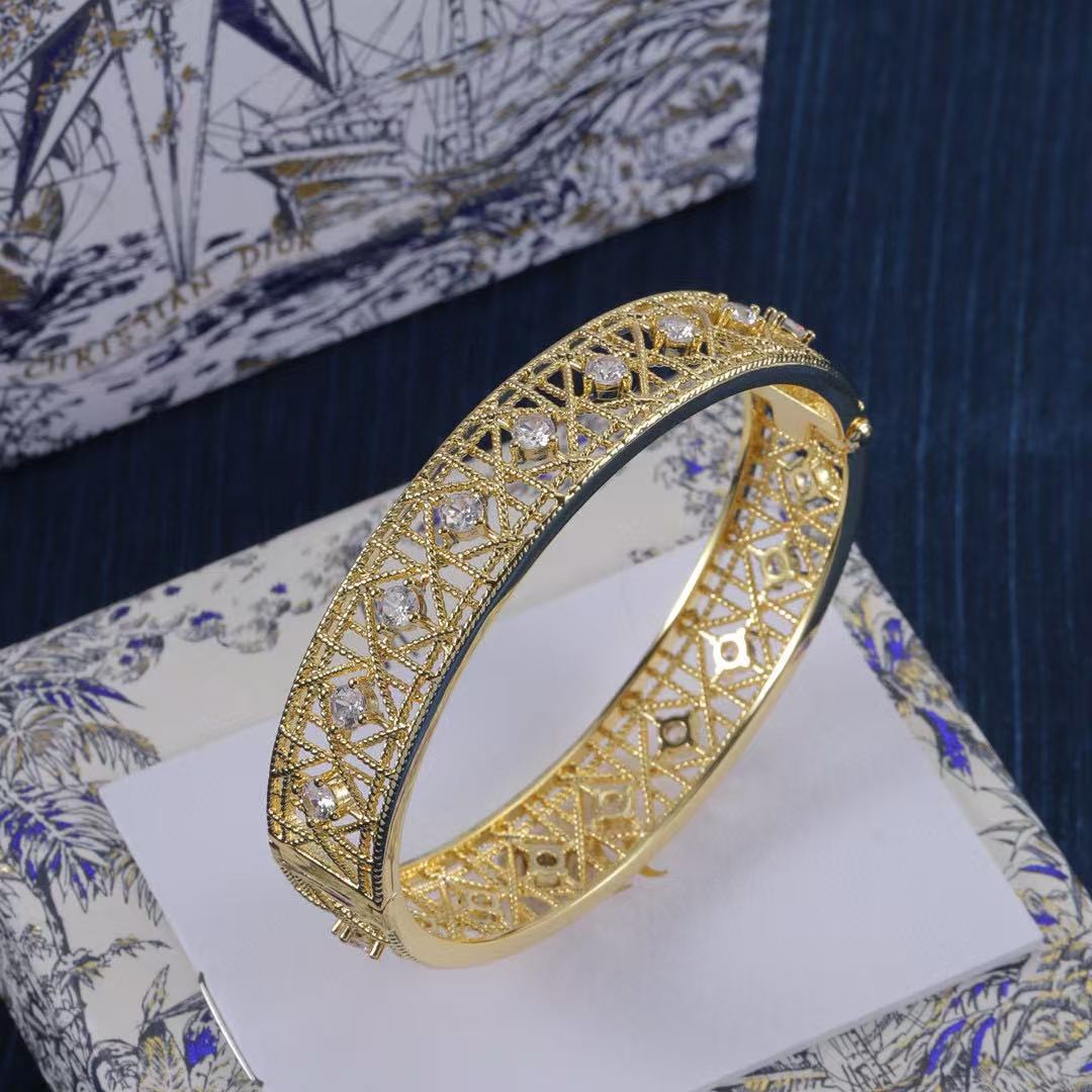 DI0Rダイヤモンド透かし彫りブレスレット【50％割引+送料無料】