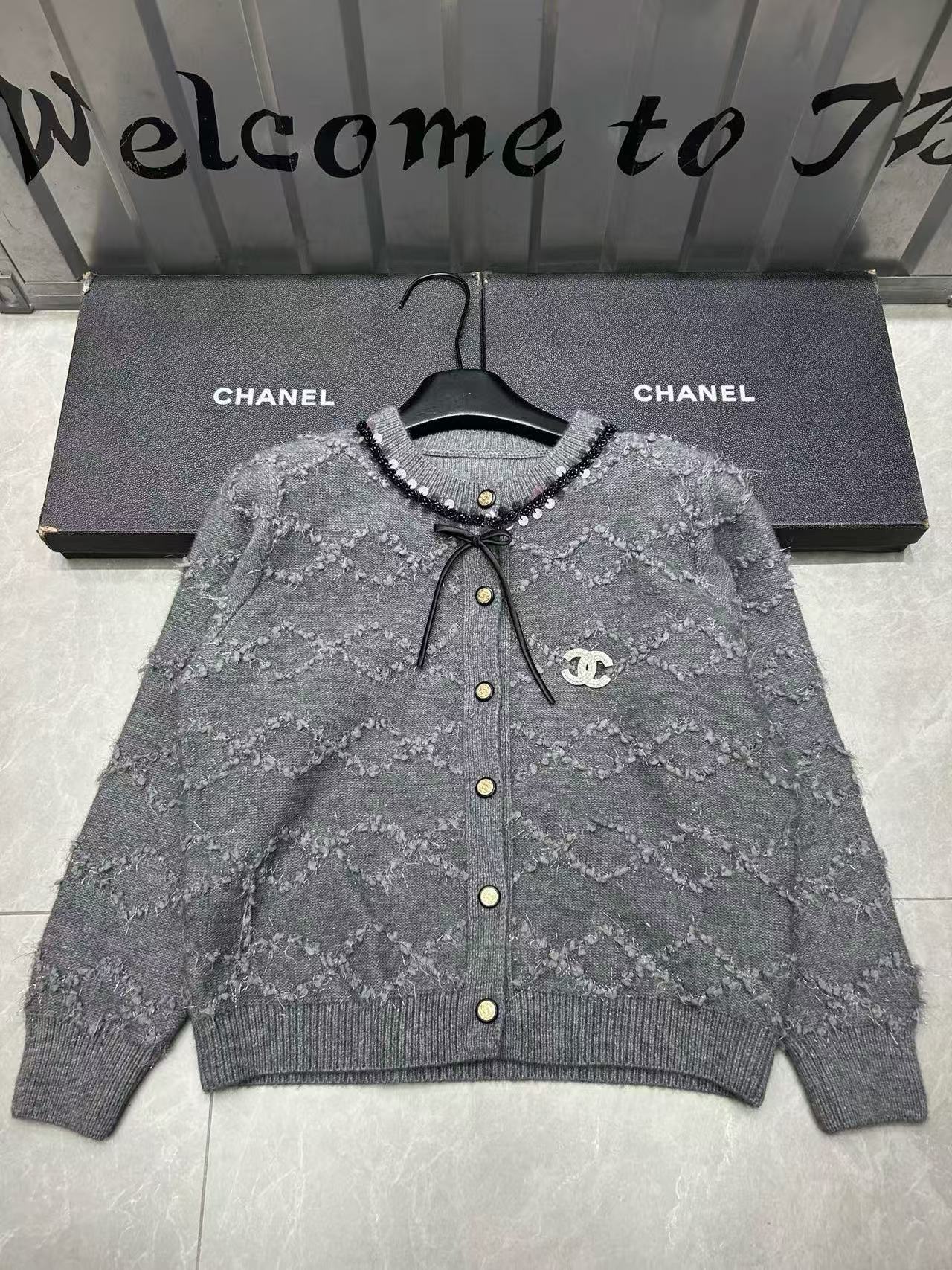 CHANE1 ブローチ付きウールカーディガン【50％割引+送料無料】