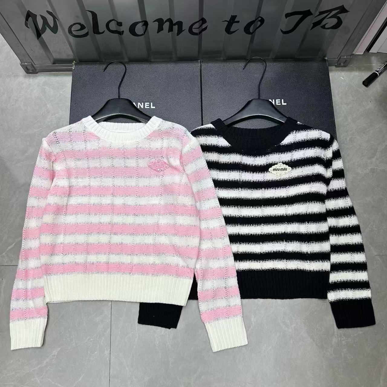 M1UM1U ストライプ レター ウール セーター【50％割引+送料無料】