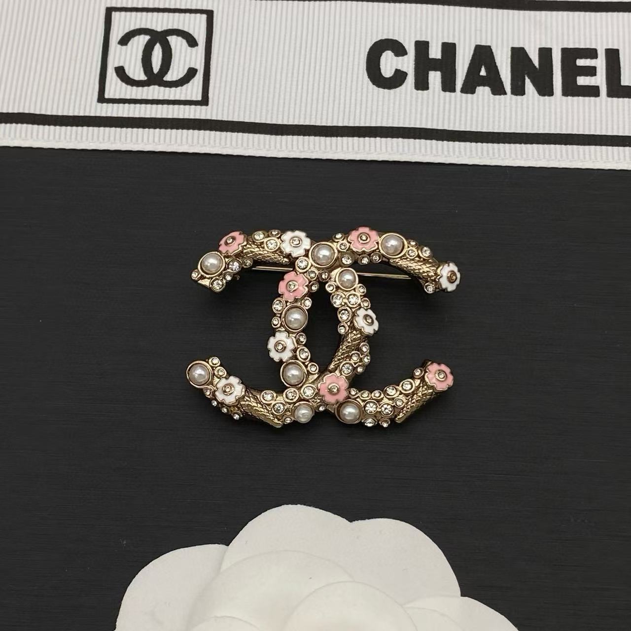 CHANE1 ダブルC フラワーパールブローチ【50％割引+送料無料】