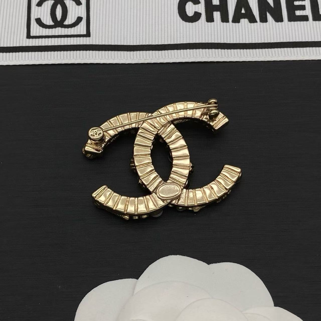 CHANE1 ダブルC フラワーパールブローチ【50％割引+送料無料】