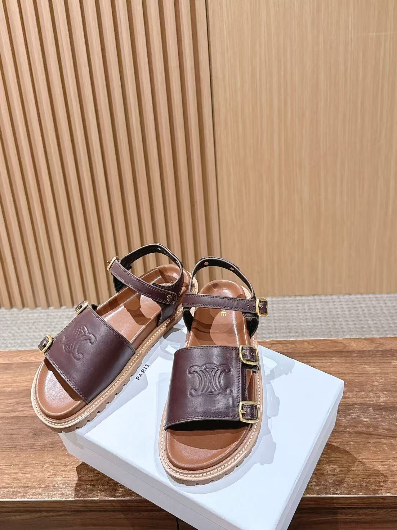 CEL1NE 高品質牛革サンダル【50％割引+送料無料】