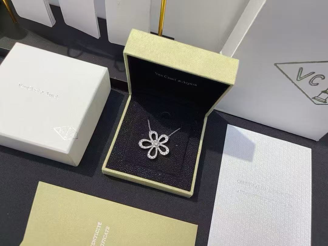 Van c1eef &Arpelsひまわりフルダイヤモンドネックレス【50％割引+送料無料】