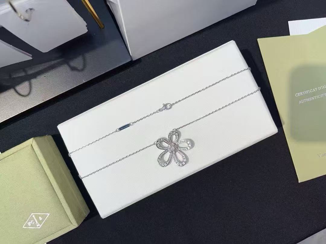 Van c1eef &Arpelsひまわりフルダイヤモンドネックレス【50％割引+送料無料】