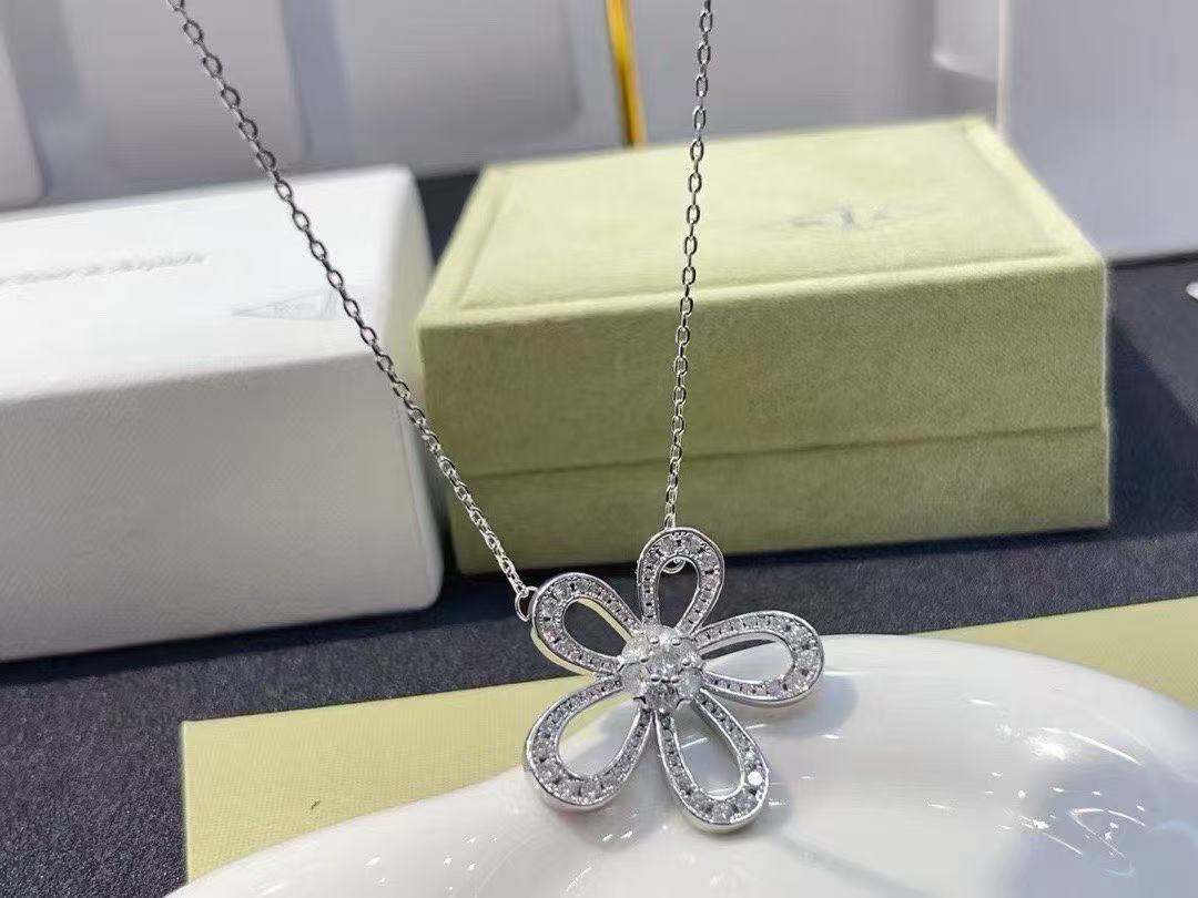 Van c1eef &Arpelsひまわりフルダイヤモンドネックレス【50％割引+送料無料】