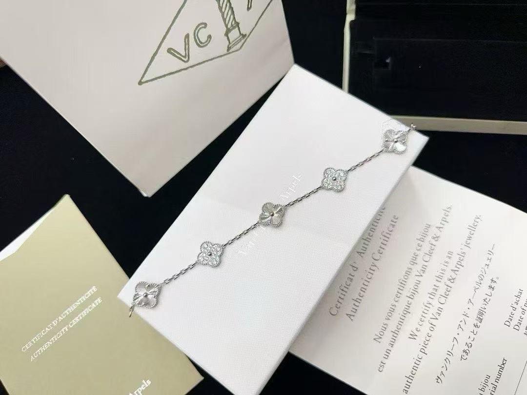 Van C1eef & Arpels 四つ葉のクローバー ブレスレット【50％割引+送料無料】