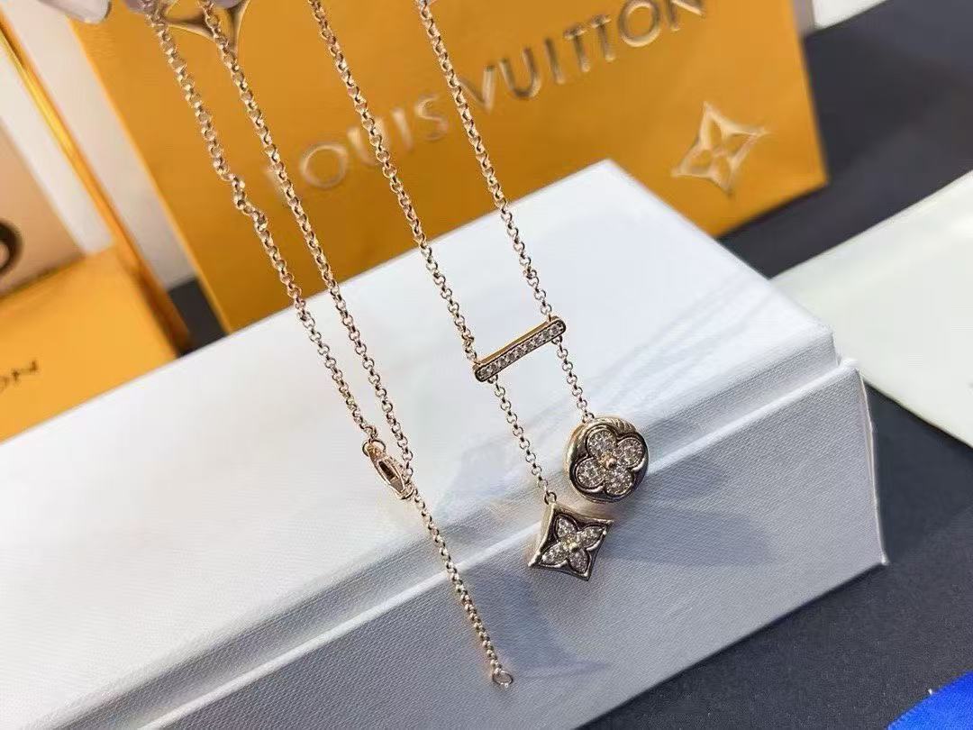 LV四つ葉のクローバーダイヤモンドネックレス【50％割引+送料無料】