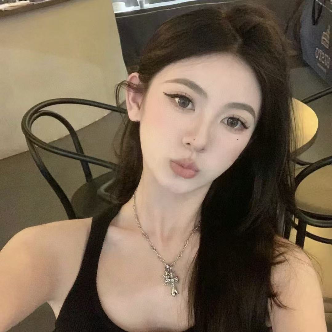 Chr0me Heartsダイヤモンドをちりばめたクロスネックレス【50％割引+送料無料】