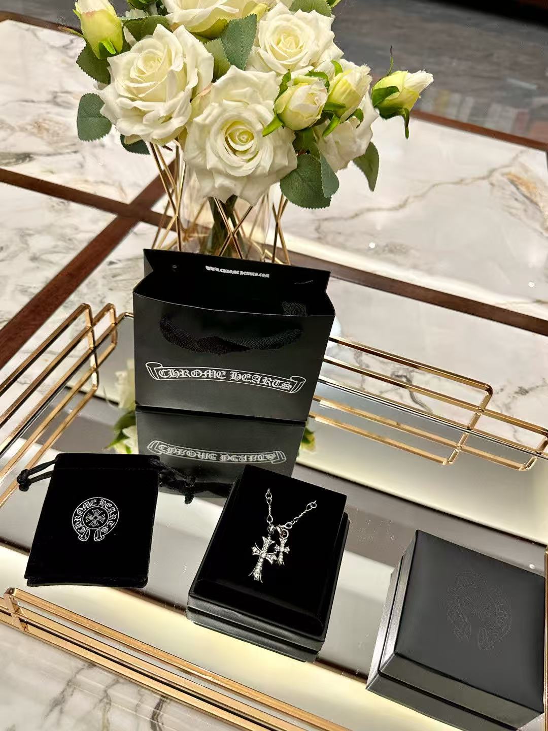 Chr0me Heartsダイヤモンドをちりばめたクロスネックレス【50％割引+送料無料】