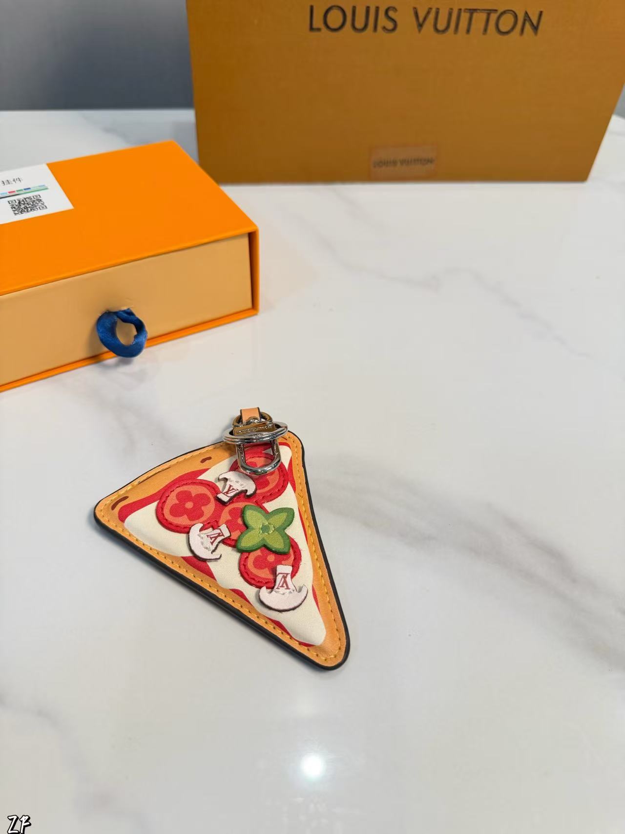 LV ピザ キーチェーン【50％割引+送料無料】