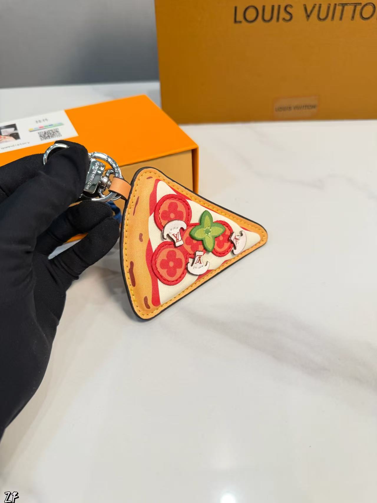 LV ピザ キーチェーン【50％割引+送料無料】