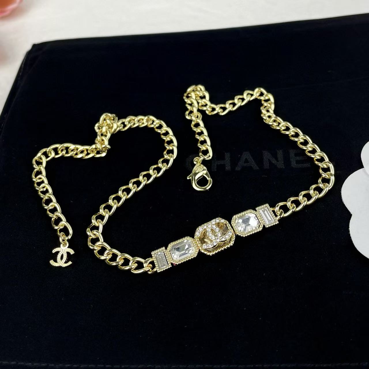 CHANE1 ダブルC ラインストーンネックレス【50％割引+送料無料】