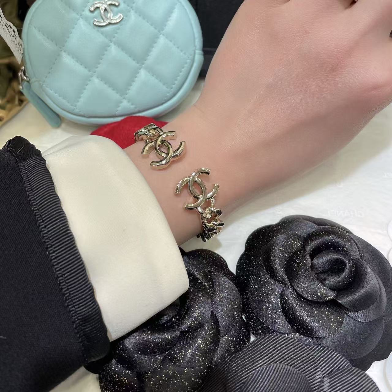 CHANE1 ダブルC ホローアウト オープンバングル【50％割引+送料無料】